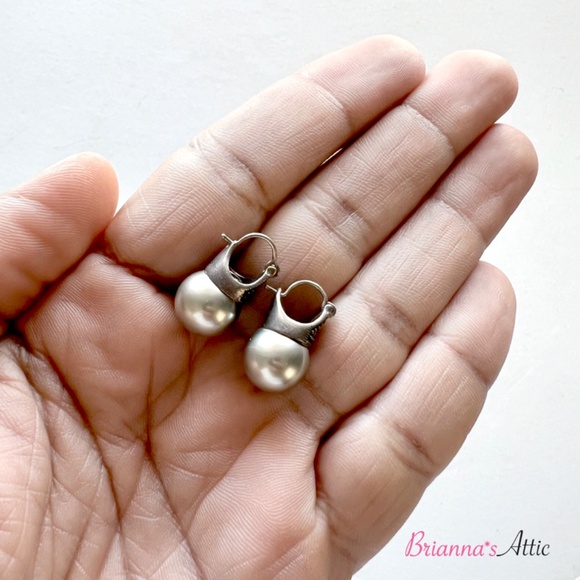 High quality British made sterling silver 925A and Pearl Earring - Picture 8 of 8